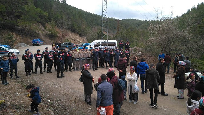 Yerin 140 metre altında hak arayan işçilerden mesaj var - Resim : 1