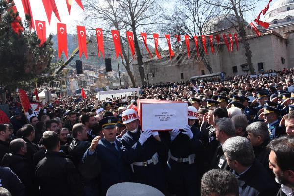 Şehit Uzman Çavuş Muhammet Yılmaz’ı, Kütahya’da 20 bin kişi uğurladı - Resim : 2