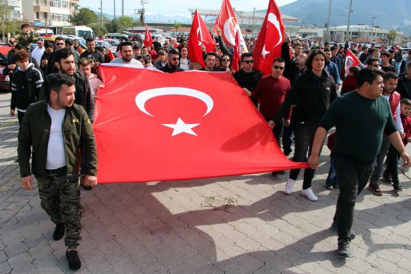 Fethiye'de İdlib şehitleri için yürüyüş düzenlendi - Resim : 1