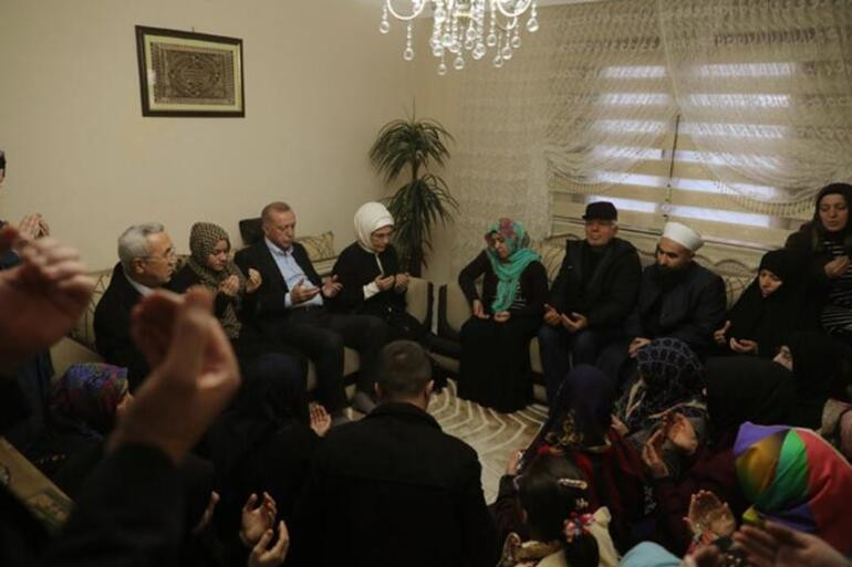 Erdoğan'dan İstanbul'da şehit ailesine taziye ziyareti - Resim : 2