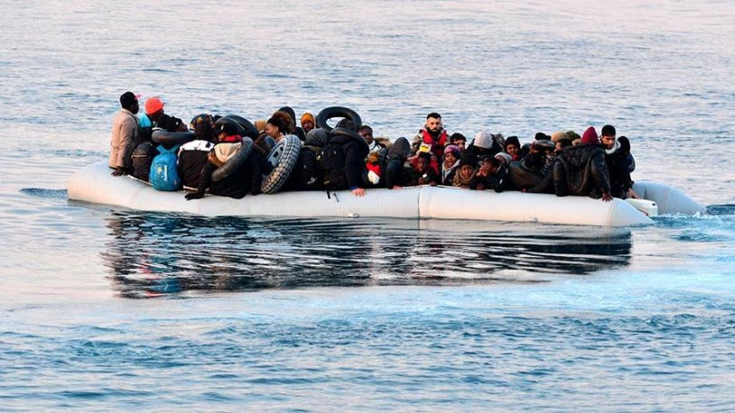 Midilli açıklarında göçmen botu battı, bir çocuk öldü