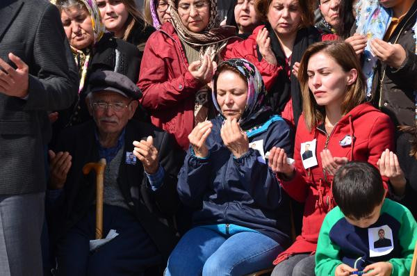 Şehit gümrük memuru Özgür Kavastan son yolculuğuna uğurladı - Resim : 1