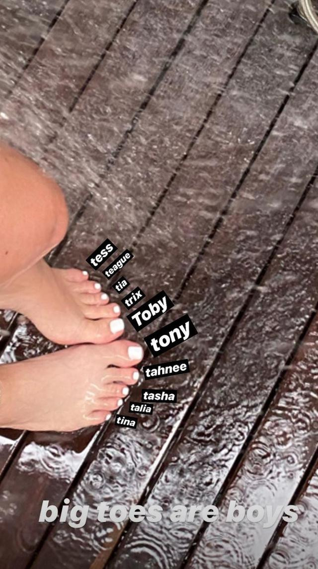 Kylie Jenner ayak parmaklarına isim taktı - Resim : 1