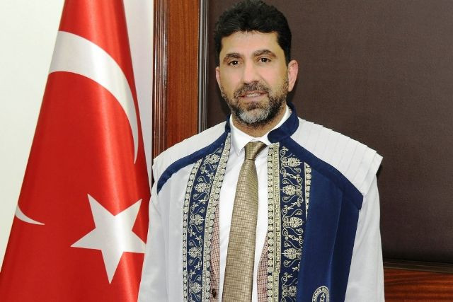 Bülent Tezcan'dan Rektör Aldemir'e: Cübbeni çıkar, siyasete atıl - Resim : 2