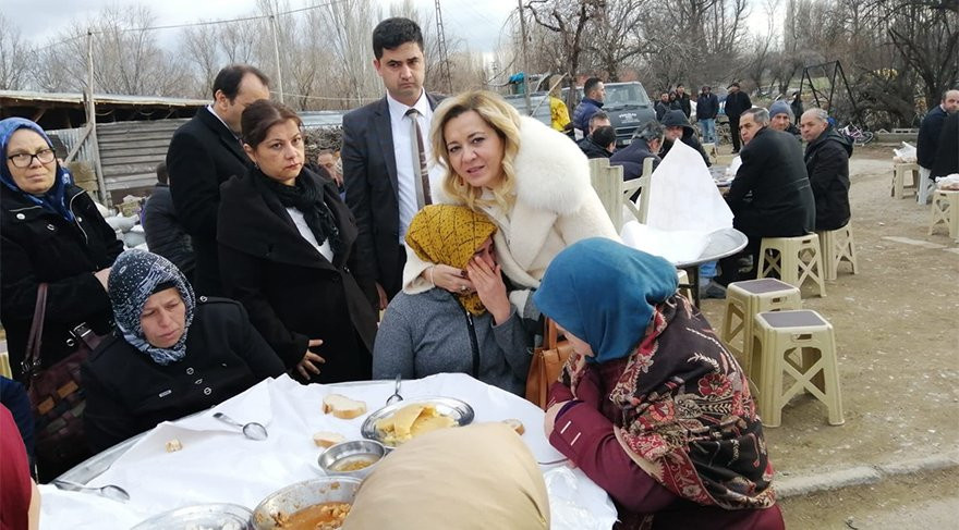 İYİ Partili vekil şehit cenazesindeki fotoğraflarla ilgili ilk kez konuştu - Resim : 1