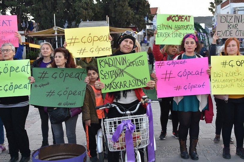 Foça’da 'Kadında Söz İzlerini Kabul Etmiyoruz Çöpe Atıyoruz' etkinliği - Resim : 2