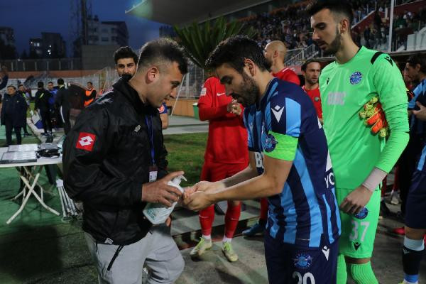 Adana Demirspor - Akhisarspor maçında koronavirüs önlemi - Resim : 1