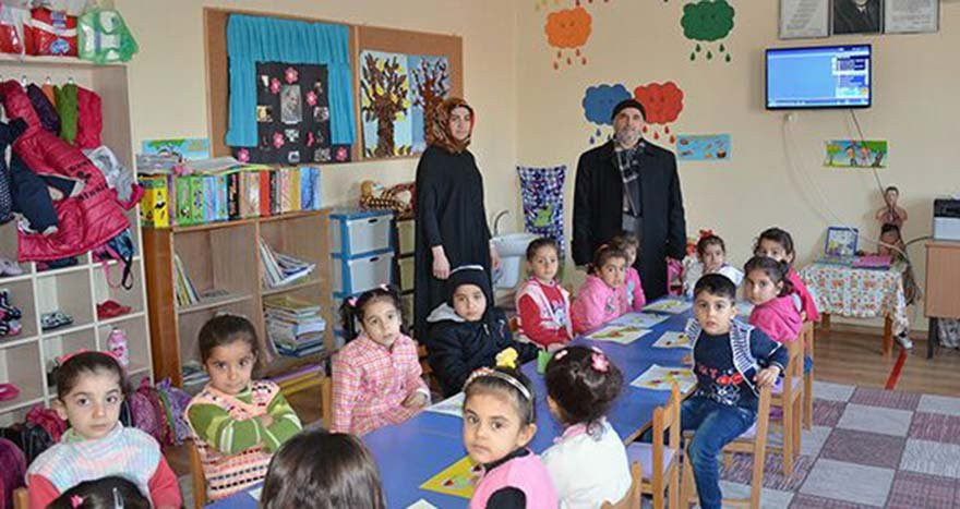 Öğretmenler sınıftan çıkarılıyor, imamlar 4 yaşındaki çocuklara ders veriyor! - Resim : 2