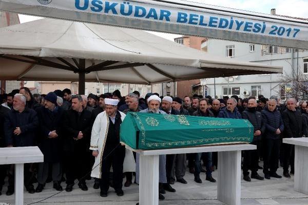 Umre dönüşü vefat eden Esra Elönü'nün babası son yolculuğuna uğurlandı - Resim : 1