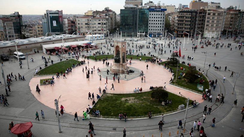 Türkiye'de koronavirüs endişesi! Meydanlar boş kaldı