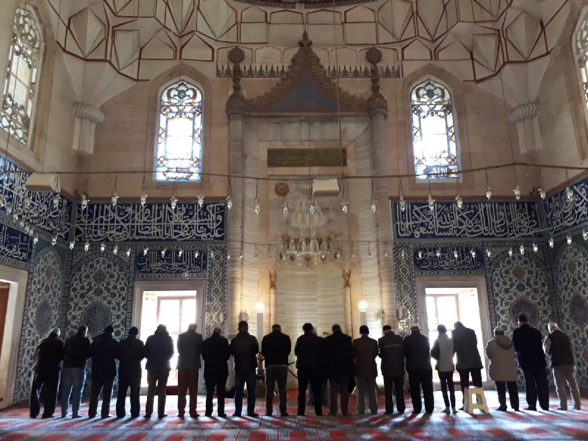 Camilerde koronavirüs önlemlerine uyulmadı! Tüm uyarılara rağmen... - Resim : 1