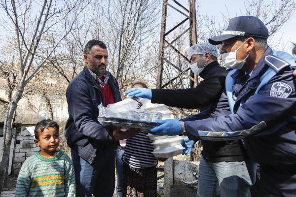 Ankara'da kağıt toplayan bin 200 aileye yemek dağıtımı başladı - Resim : 1