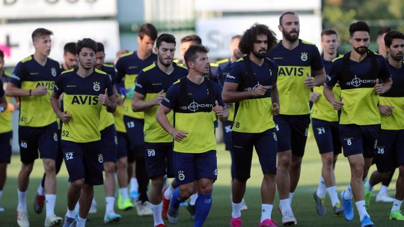 Fenerbahçe'de bir futbolcu ve sağlıkçının koronavirüs testi pozitif çıktı