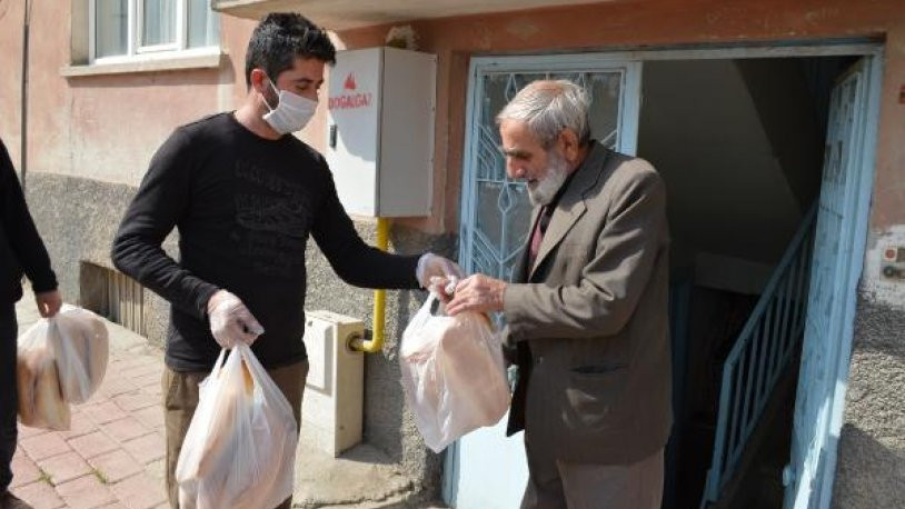 Fırıncıdan 65 yaş üstü ile dar gelirli ailelere ücretsiz ekmek