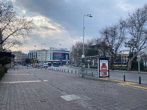 Kadıköy meydanı ve iskelesi boş kaldı - Resim : 1