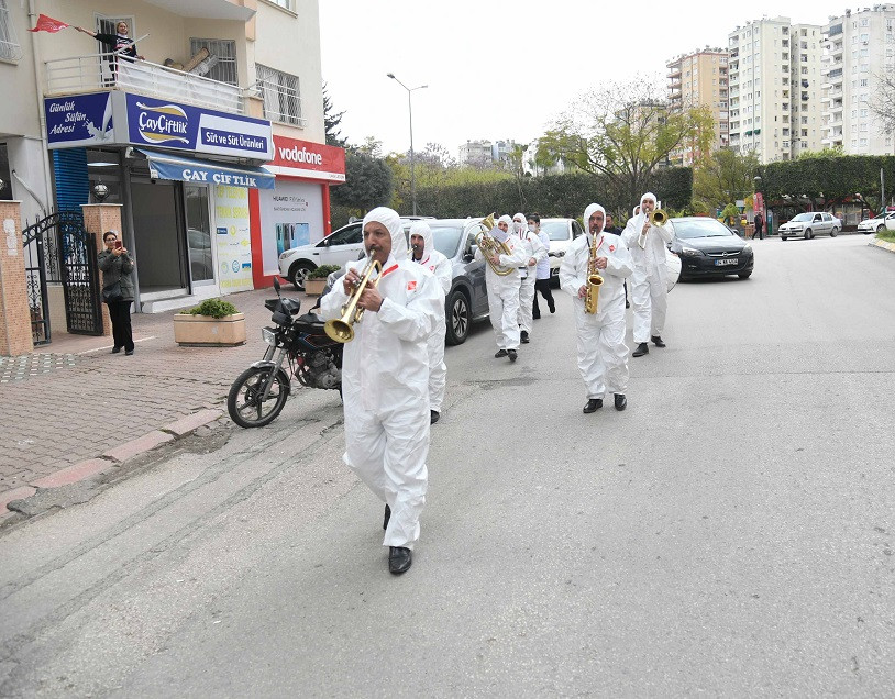 Adana Büyükşehir Belediyesi'nin koronavirüs seferberliği sürüyor - Resim : 1