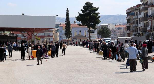 Burdur'da 1 kilometrelik pazar kuyruğu! - Resim : 1