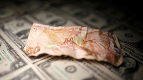 7.24'ü aşan dolar tarihi zirveye ulaştı