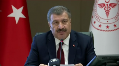 Sağlık Bakanı Fahrettin Koca: İleri yaşta pozitif vaka sayımızda azalma görüldü