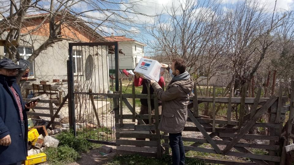 CHP Çatalca örgütünden ihtiyaç sahiplerine erzak yardımı - Resim : 1