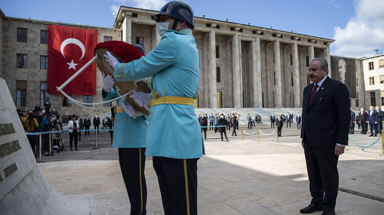 Meclis 100 yaşında: Anıtkabir'de tören - Resim : 1