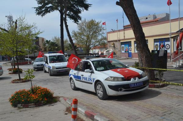 Savaştepe'de, polis çocukların bayramını kutladı - Resim : 2