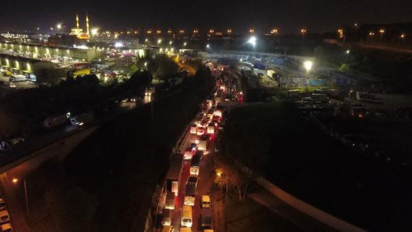 Sokağa çıkma yasağının ardından İstanbul'da iki adreste izdiham yaşandı