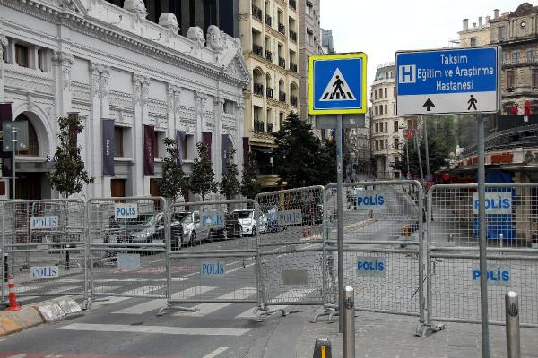 Taksim Meydanı'na çıkan yollar kapatıldı - Resim : 3