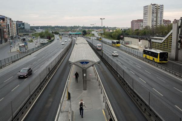 İstanbul'da yasağın ilk günü yollar boş kaldı - Resim : 3