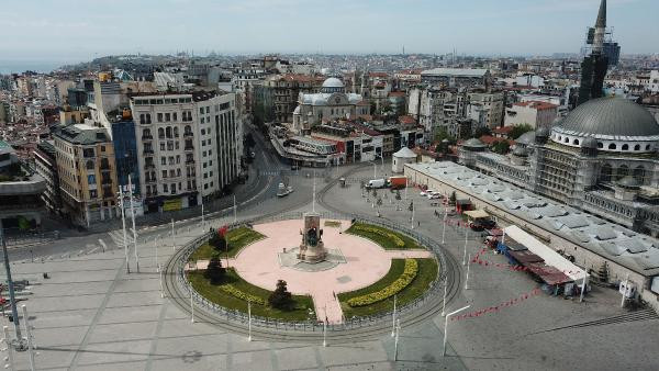 Taksim Meydanı ve İstiklal Caddesindeki sakinlik havadan görüntülendi - Resim : 1