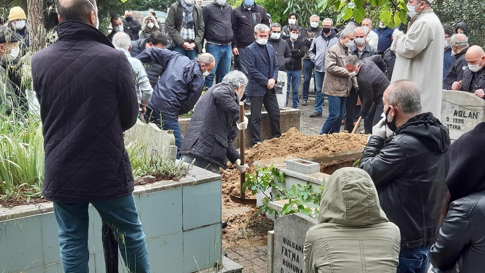 Eski CHP İstanbul İl Başkan Yardımcısı Mehmet Aslan son yolculuğuna uğurlandı - Resim : 1