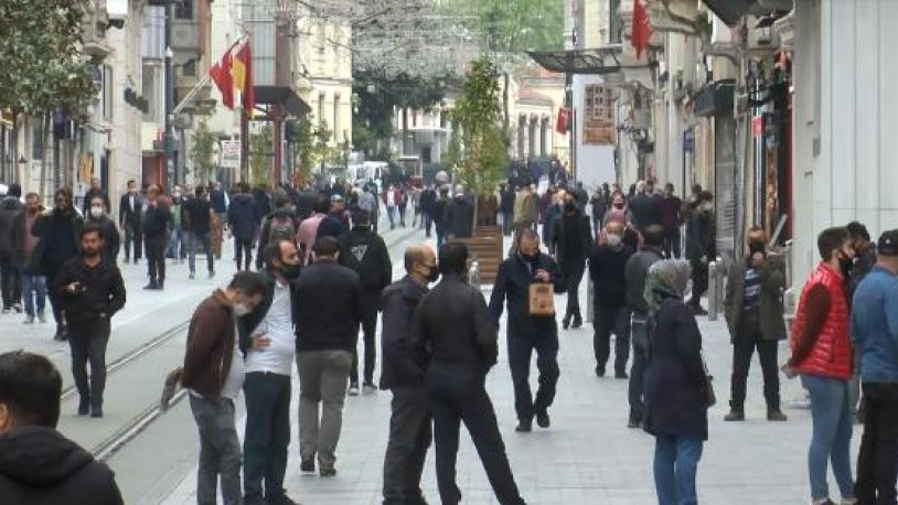 İstiklal Caddesi'nde yoğunluk: Neredeyse eski haline döndü!