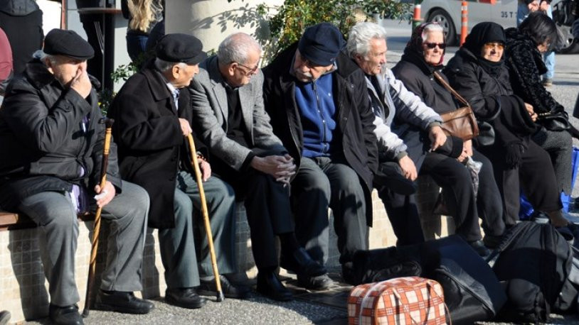 İçişleri Bakanlığı'ndan 20 yaş altı ve 65 yaş üstündekiler için yeni genelge 