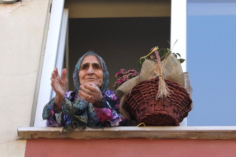 Hasan Akgün: Yukarıya çıkamıyorum anne, seni korumamız lazım - Resim : 1