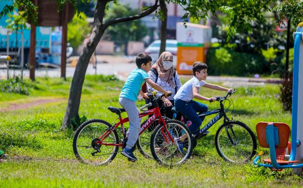 Antalya'da çocuklar park ve bahçelere akın etti - Resim : 3