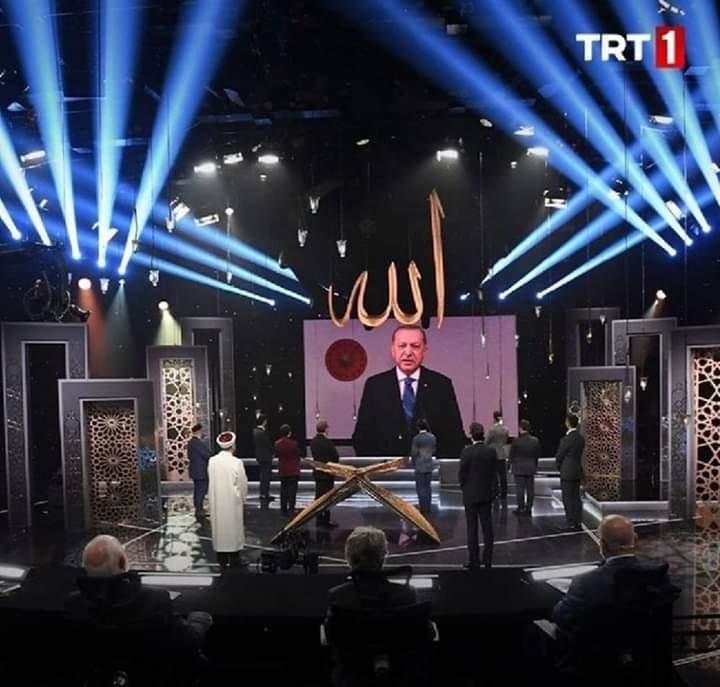 TRT'de Erdoğan'ın video konferans ile bağlandığı programda rahatsız eden görüntü! - Resim : 1