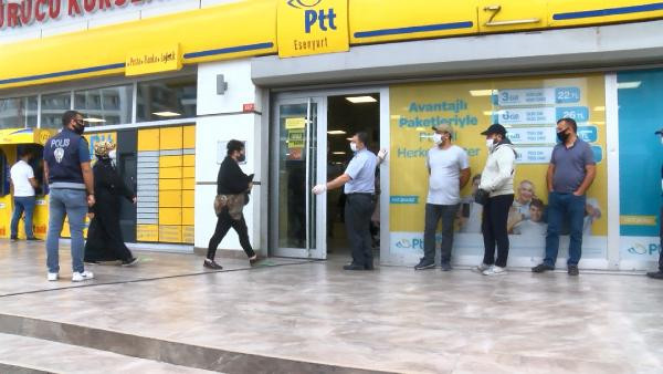 Esenyurt'ta çalışan tek PTT şubesi önünde yine alışıldık görüntü - Resim : 1