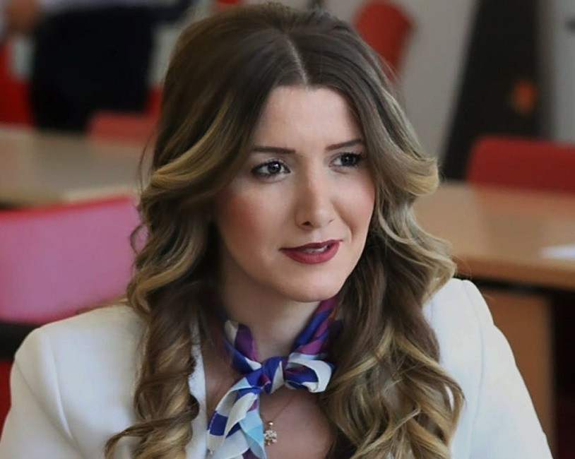 Yandaş medya ve Aktrollerin hedefindeki CHP'li Banu Özdemir gözaltına alındı - Resim : 3