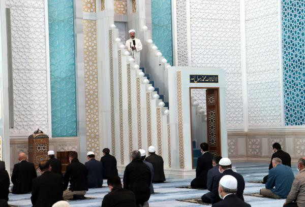 Türkiye'de camide bayram namazını sadece onlar kıldı! Diyanet İşleri Başkanı Erbaş'tan 'seçilmiş cemaate hutbe' - Resim : 3