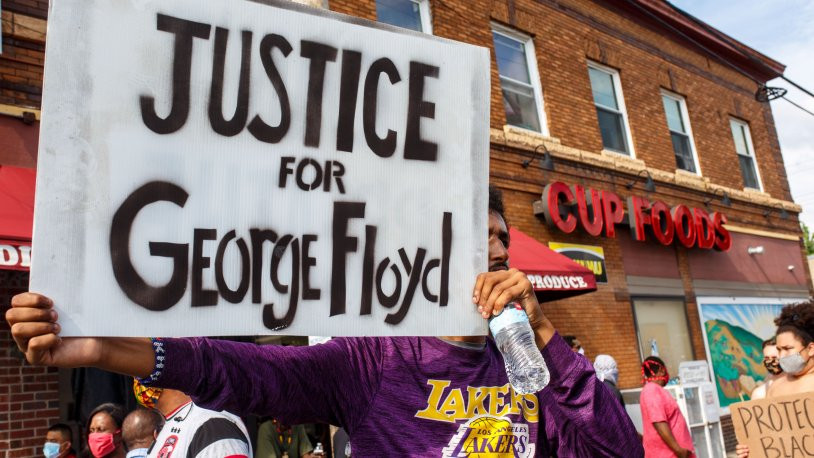 ABD'liler boğularak öldürülen George Floyd için sokakta