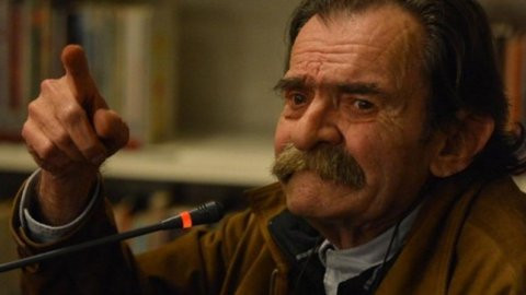 Yazar ve şair Oruç Aruoba hayatını kaybetti