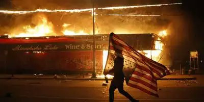 Protestoların sürdüğü ABD'de araçlar ateşe verildi, yağmalar başladı! 25 şehirde sokağa çıkma yasağı ilan edildi - Resim : 1