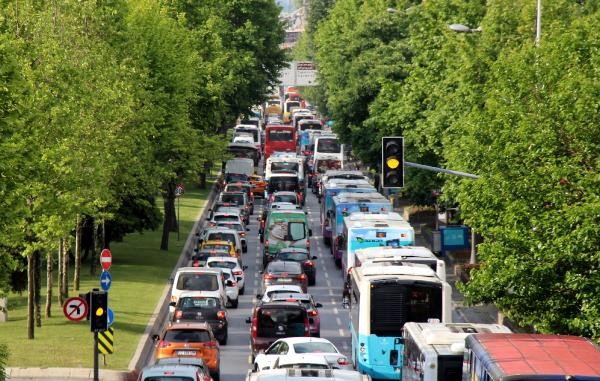 Beşiktaş'ta trafik durma noktasına geldi - Resim : 1