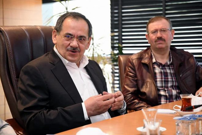 Koronavirüs kuralları hiçe sayıldı: AKP'li belediyede 'sosyal mesafesiz' toplantı! - Resim : 1
