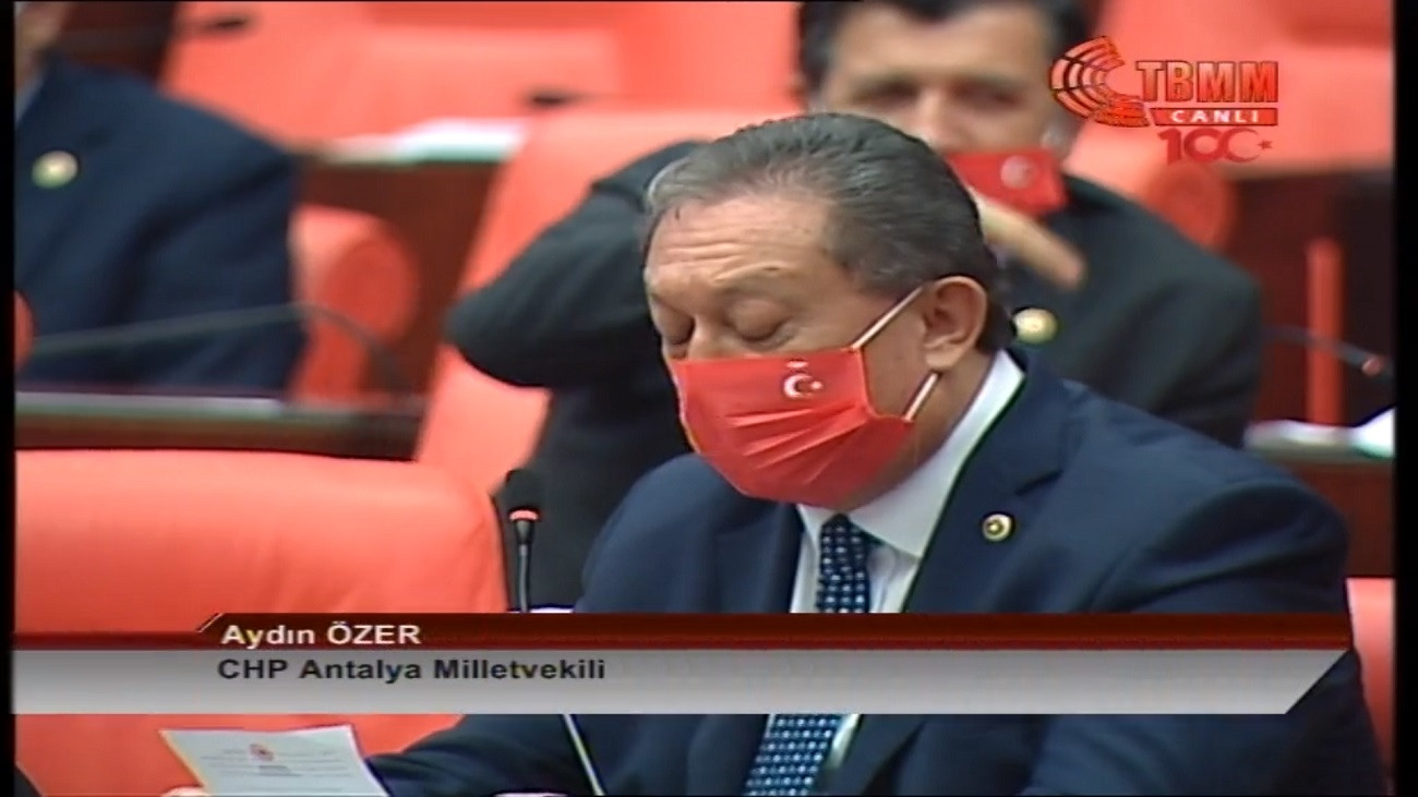 CHP'li vekillerden Atatürk ve Ay Yıldızlı kırmızı maske sürprizi - Resim : 2