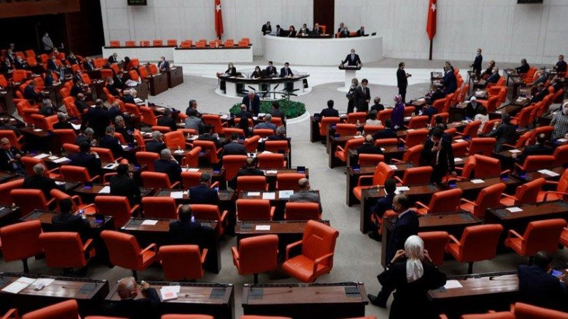 80 baronun karşı olduğu çoklu baro düzenlemesi AKP ve MHP oylarıyla yasalaştı!