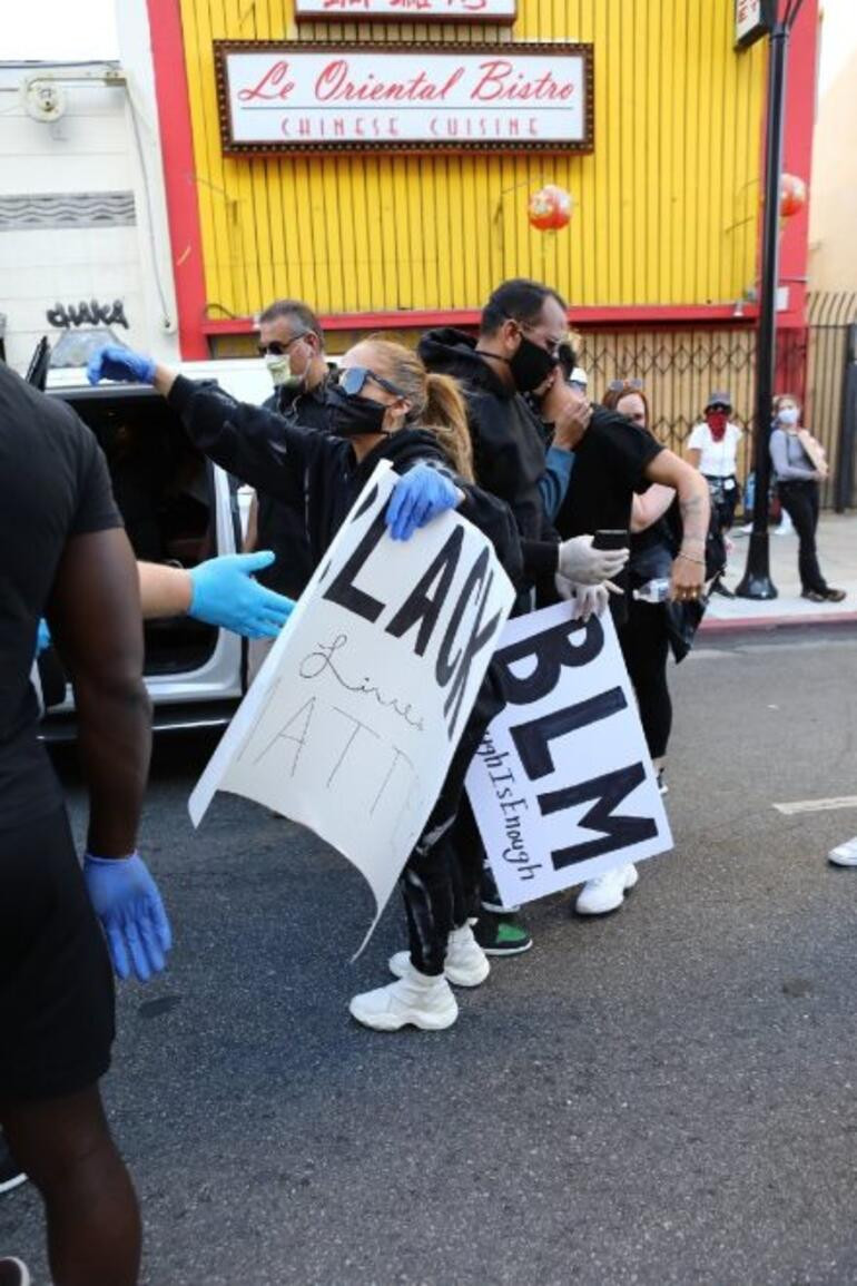 Jennifer Lopez ile Alex Rodriguez protestolara katıldı - Resim : 1