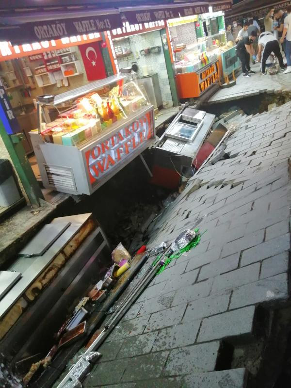 Ortaköy'de sokakta çökme: 1 yaralı - Resim : 1