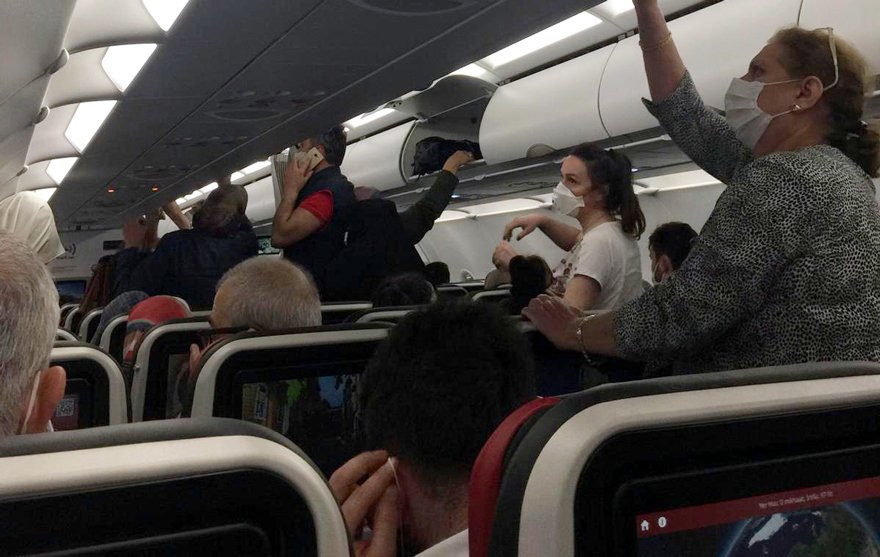 THY uçağında 'sosyal mesafe' isyanı: 'Uçak tıklım tıklım dolu, boş koltuk yok' - Resim : 3