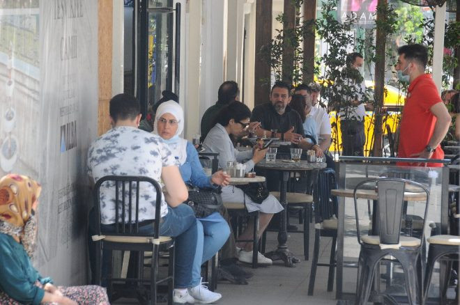 Nişantaşı koronavirüse adeta meydan okuyor - Resim : 1